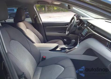 2018 Toyota Camry Le из США, поврежденный, VIN 4T1B11HK8JU616522